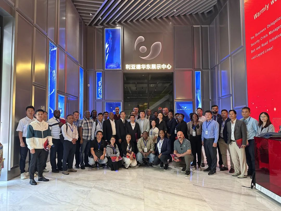 “一带一路”八国航空安保与危机管理商务考察团到访尊凯实业官网·蓝硕，共探国际合作新机遇